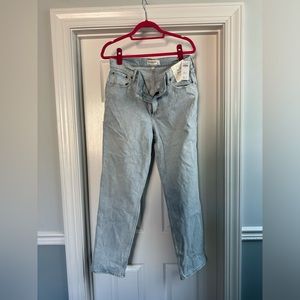 Abercrombie & Fitch Curve Love Low Rise The 90s Straight Jean- EUC